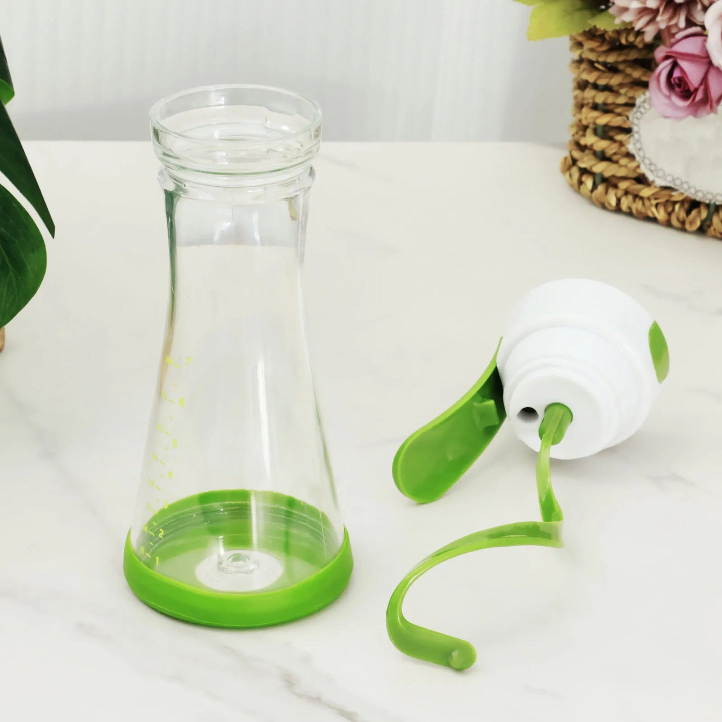 2Pcs Salad Dressing Shaker with Handle Leakproof Salad Dressing Mixer with Scale Dishwasher Safe Salad Dressing Bottle Shaker